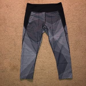 Oakley cropped leggings size medium